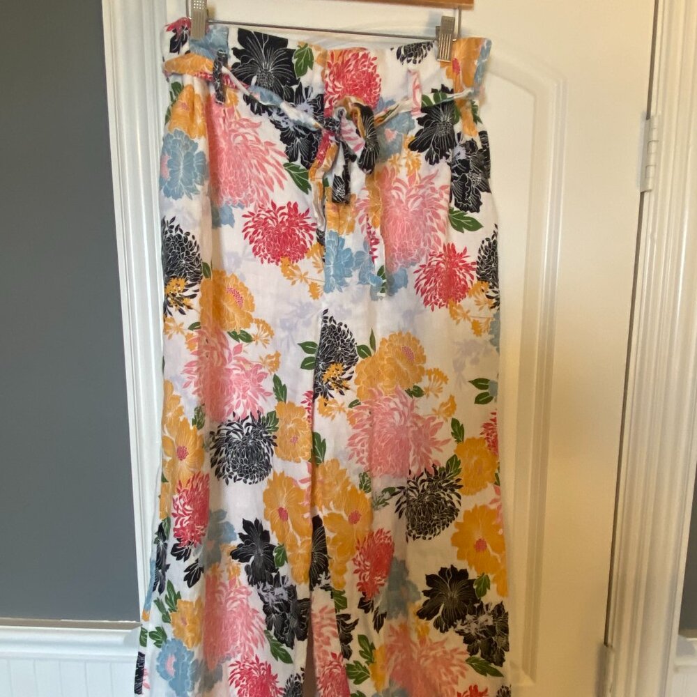 Neiman Marcus Floral Linen Pants